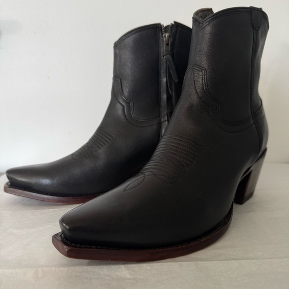 Tecovas "The Daisy" Black Ankle Cowgirl Calfskin Boots-Size 9 - Picture 2 of 16